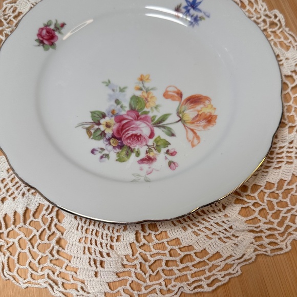 Vintage Kahla Floral Saucer Plate | GDR East Germany | Scalloped Gold Rim - Picture 4 of 5